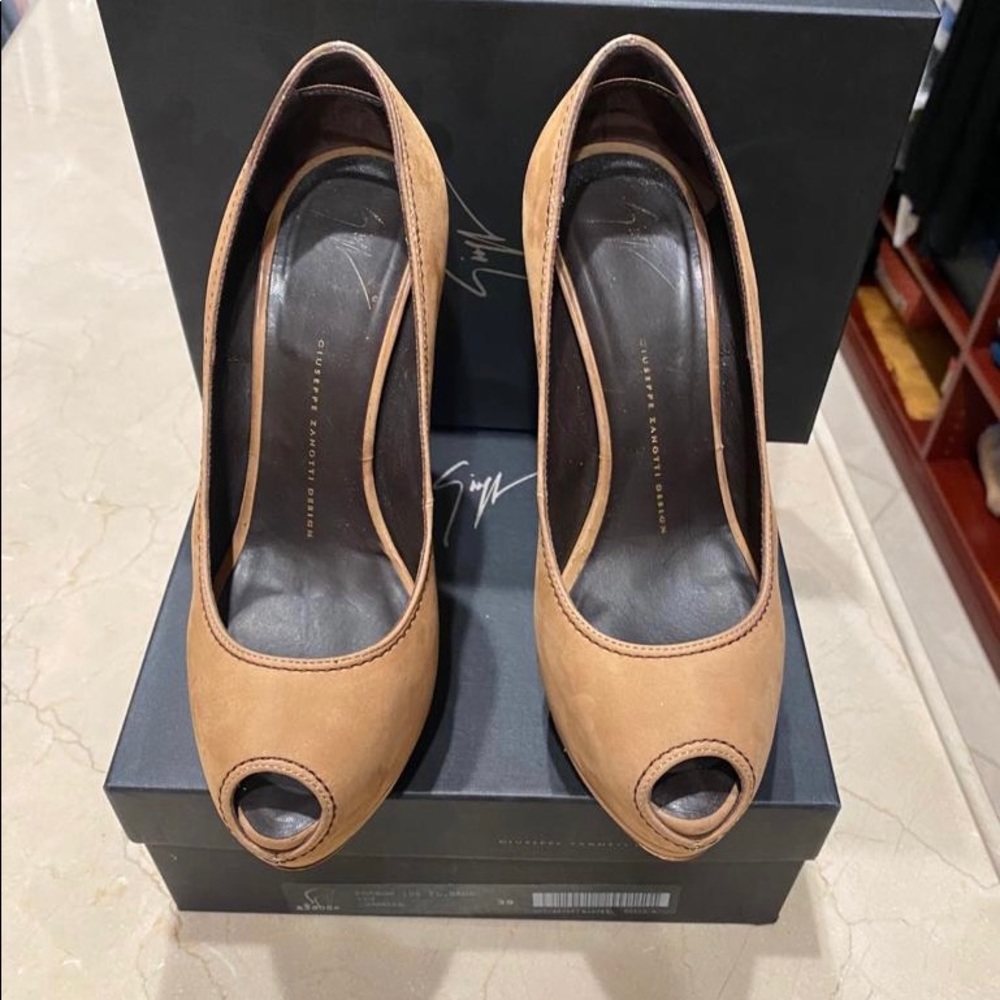 Giuseppe Zanotti peep toe
